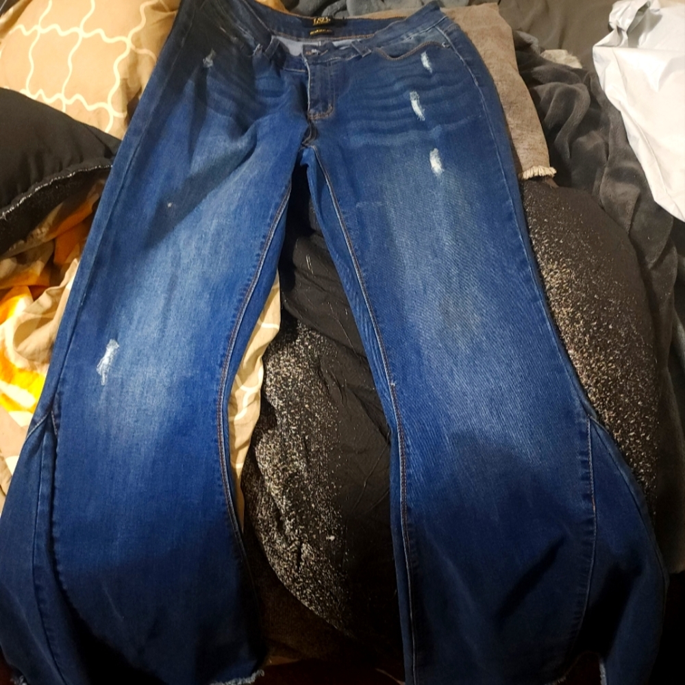 NEW L&B BELL BOTTOM JEANS WITH LEG INSERT. FABULOUS JEANS!